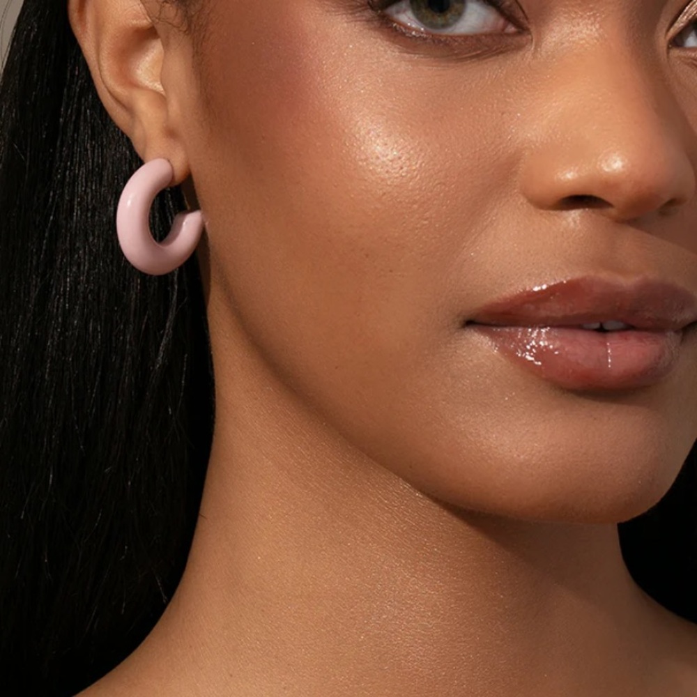 NWOT Lavender Tube Hoop Earrings - Picture 4 of 5